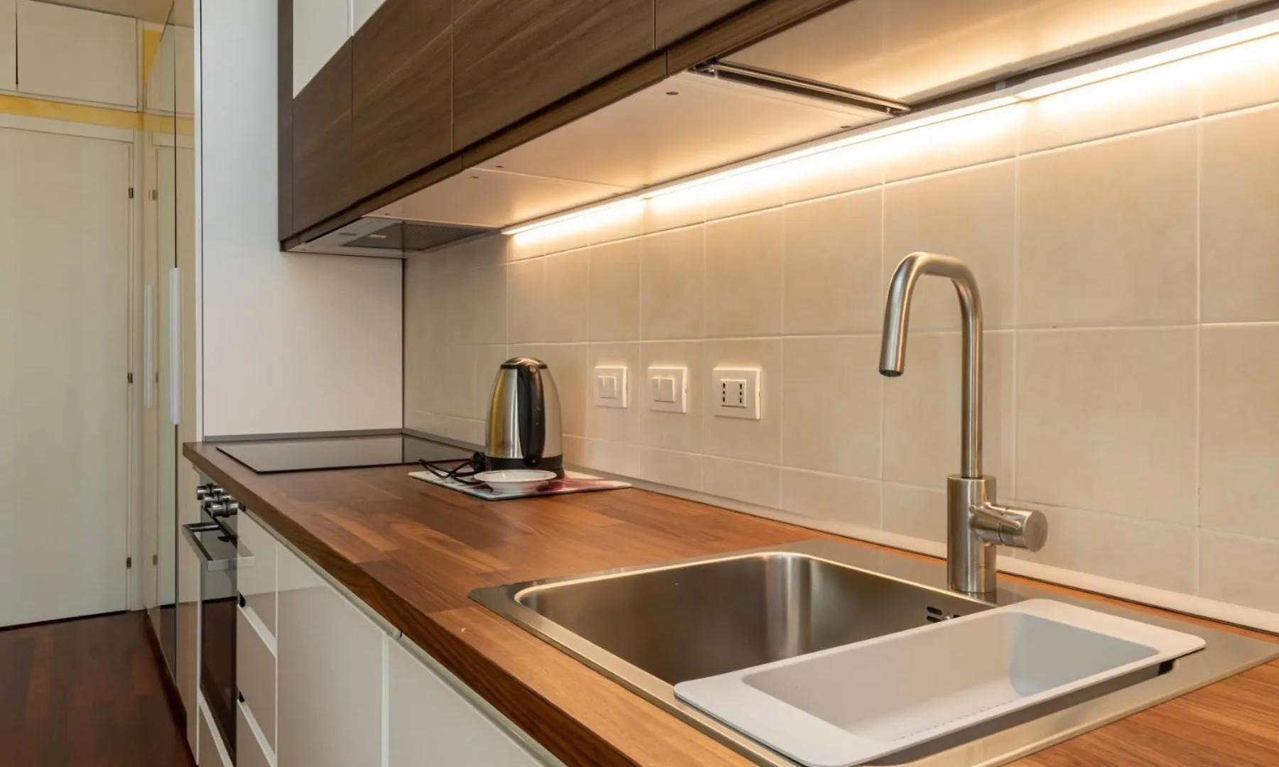 Xenia Apartments - Cozy Studio 10 Min From Linate Milaan
